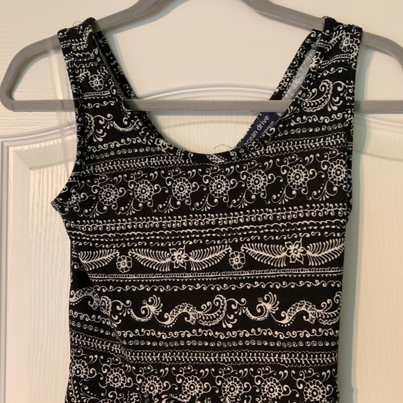 EUC - Open cross back beachy dress. - Picture 5 of 7